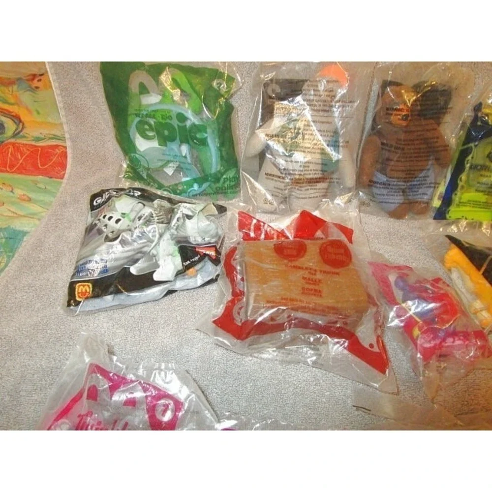 Vtg Y2K McDonald’s Happy Meal Toys 14 Piece Lot Bears Sanrio Snoopy Sealed NEW